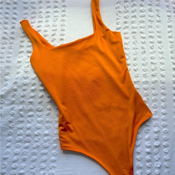 live in the moment Tops - Orange Square-Neck Bodysuit • Size XS